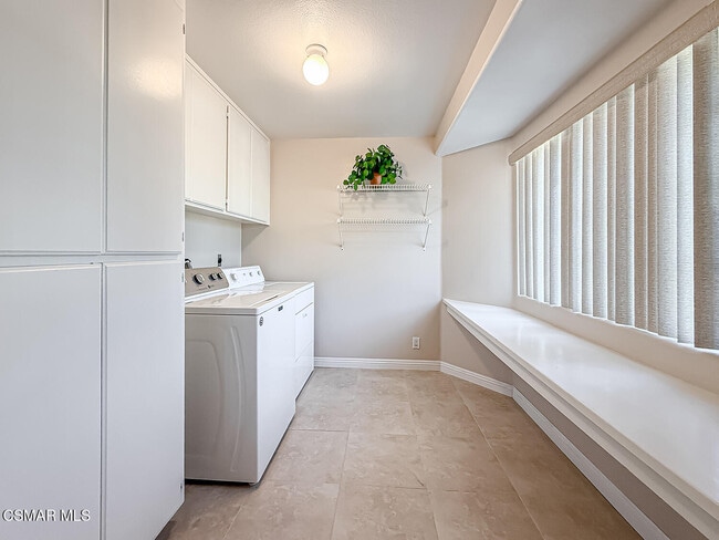 Building Photo - 29717 Strawberry Hill Dr