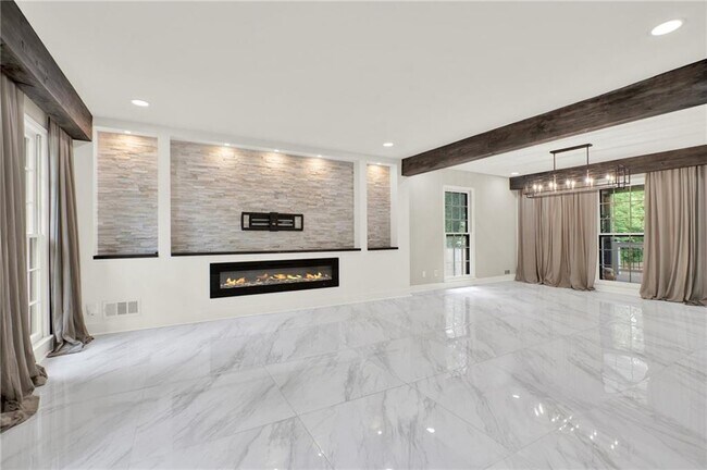 Building Photo - 3270 Brookview Dr