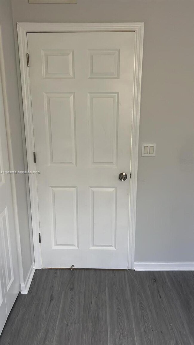 Building Photo - 1953 Freeport Dr