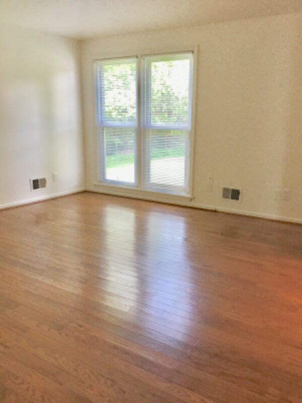 Building Photo - 6801 Chepstow Ct