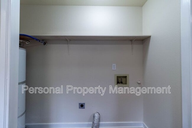 Building Photo - 1327 Z St