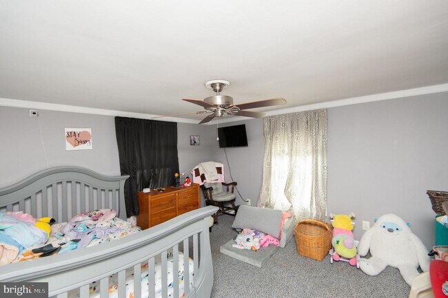 Building Photo - 113 Maple Ave