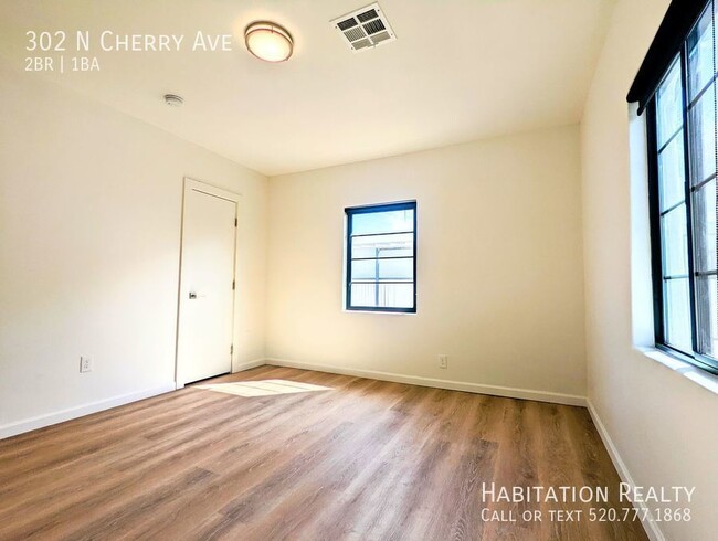 Building Photo - Gorgeous 2 bed/1 bath University Newly Ren...