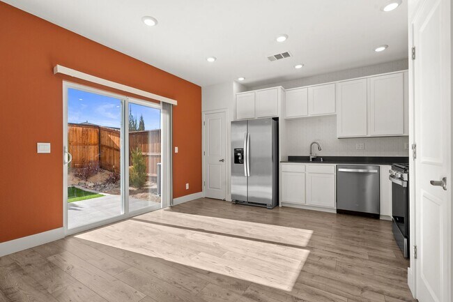 Building Photo - The Birch - - 3 Bedroom, 2.5 Bath single f...