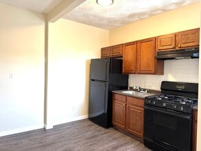 Building Photo - 838 Western Ave