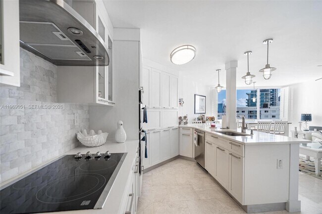 Building Photo - 7135 Collins Ave