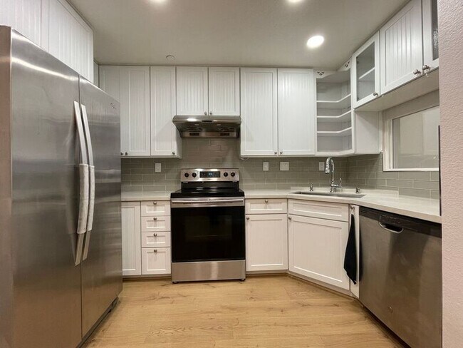 Building Photo - 964 Belmont Terrace