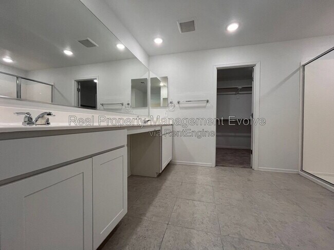 Building Photo - 4617 S 108th Ave