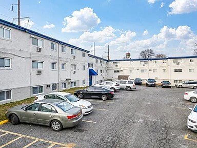 Building Photo - 630 W Fisher Ave