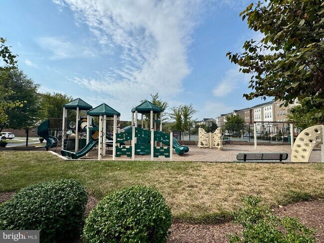 Building Photo - 5964 Forum Sq