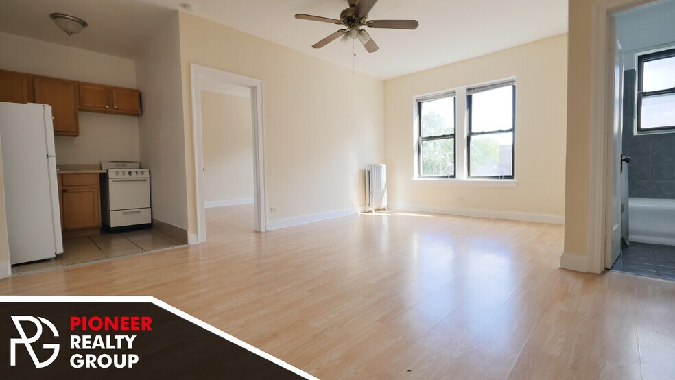 Building Photo - 4857 N Damen Ave