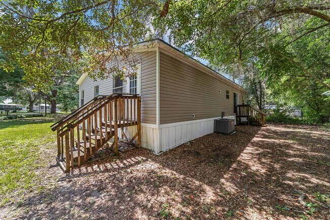 Building Photo - Spacious 3BR/2BA Home  Available Now!