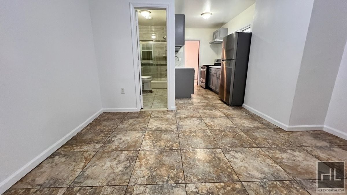 Building Photo - 718 E 39th St