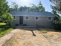 Building Photo - Two Bedroom One Bathroom Home in Lincoln