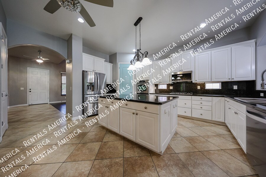 Building Photo - 21665 S 215th Pl