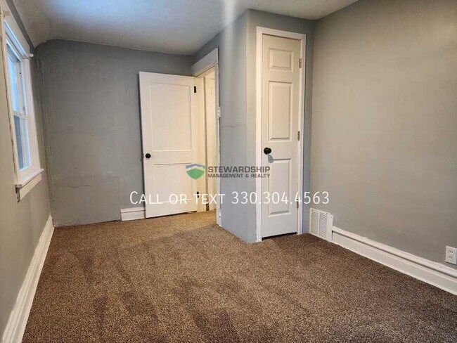 Building Photo - 1603 Hampton Rd