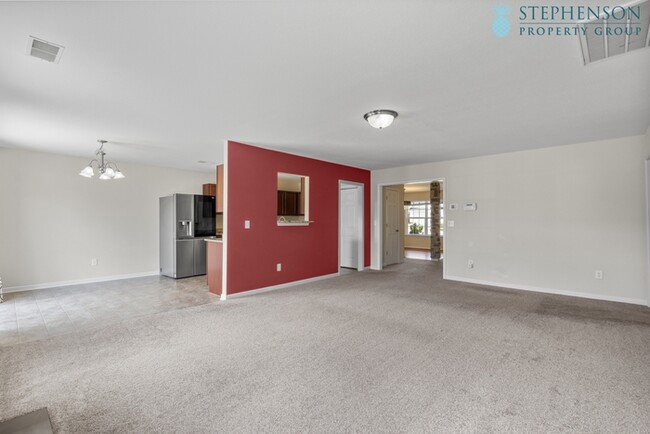 Building Photo - Freshly Remodeled 5 Bedroom with Primary B...