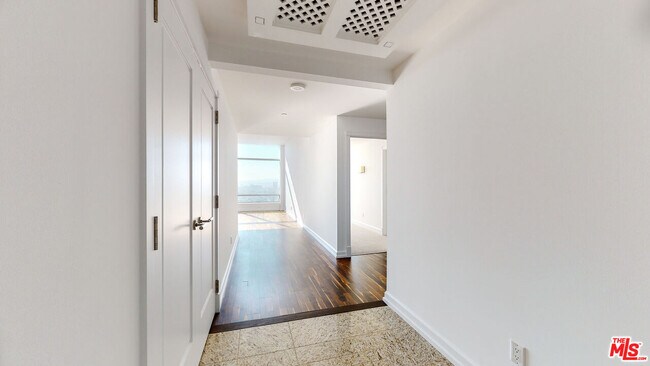 Building Photo - 900 W Olympic Blvd