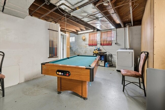 Building Photo - 362 Evans Ave