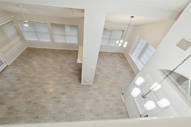 Building Photo - 8610 Lake Crystal Dr