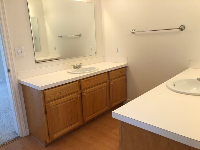 Building Photo - 265 NW Terre View Dr