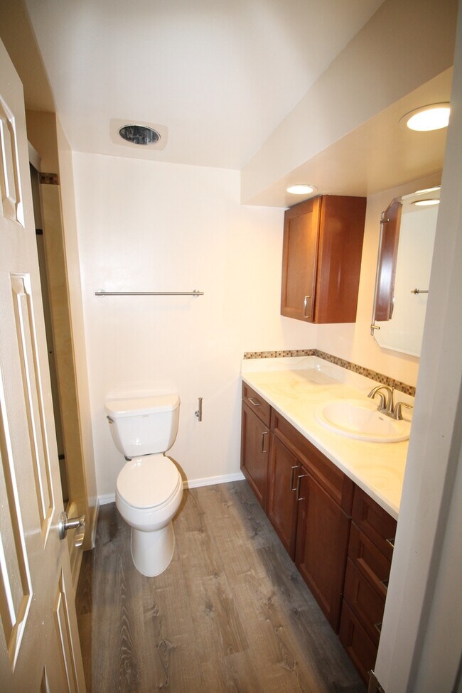 Building Photo - 7932 E Rosewood St