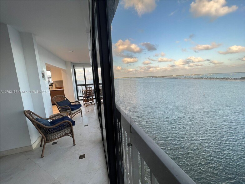 Building Photo - 2333 Brickell Ave