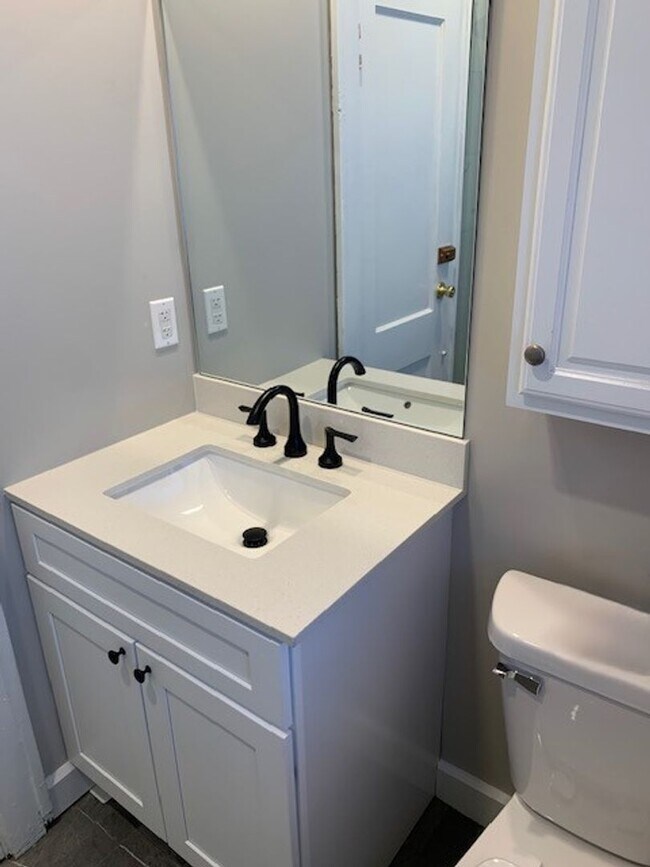Building Photo - Spacious 5-Bedroom, 2-Bath Home with Class...