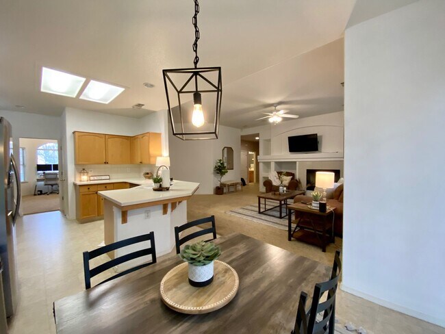 Building Photo - $2,450 Beautiful 3 Bedroom Home In  The Qu...