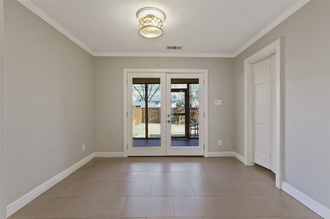 Building Photo - 7115 La Vista Dr