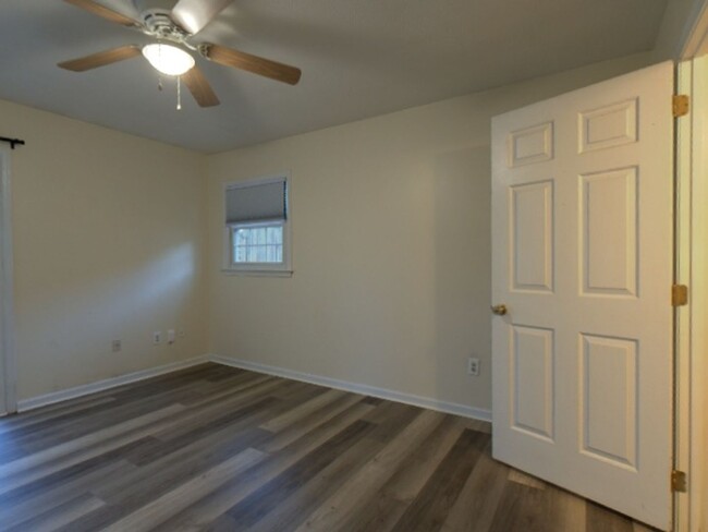 Building Photo - Beautiful 2 Bedroom 2 Bathroom Townhome Lo...