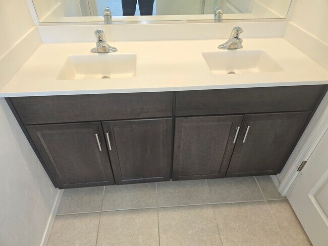 Building Photo - Like-New Home in Southeast Tucson’s Most Desirable Neighborhood!