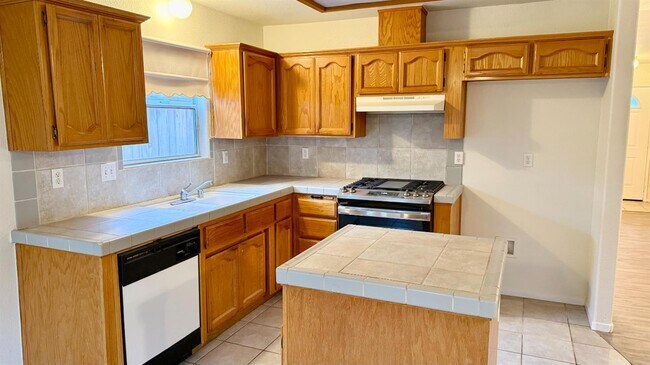 Building Photo - 945 Don Medico Dr