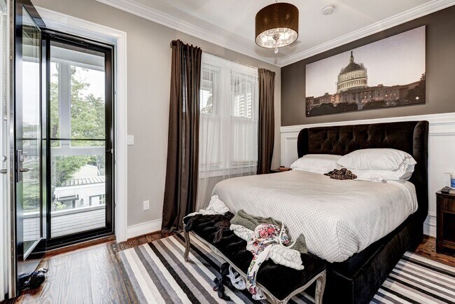 Building Photo - Renovated Contemporary - Available FURNISHED or unfurnished RENTAL