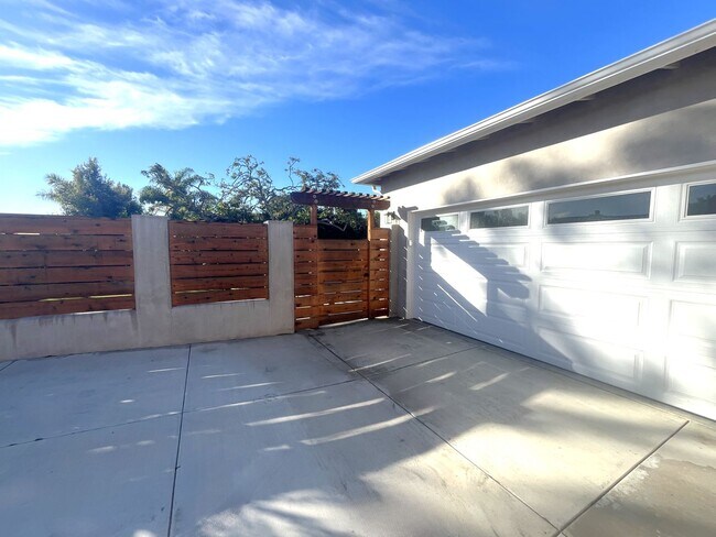 Building Photo - Modernized, 3BD/2BA House in Leucadia: Minutes to Beach, Town, YMCA!