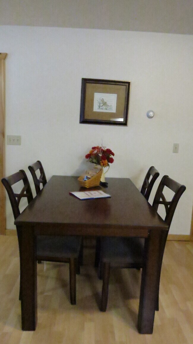 Building Photo - Lauesen Ave.