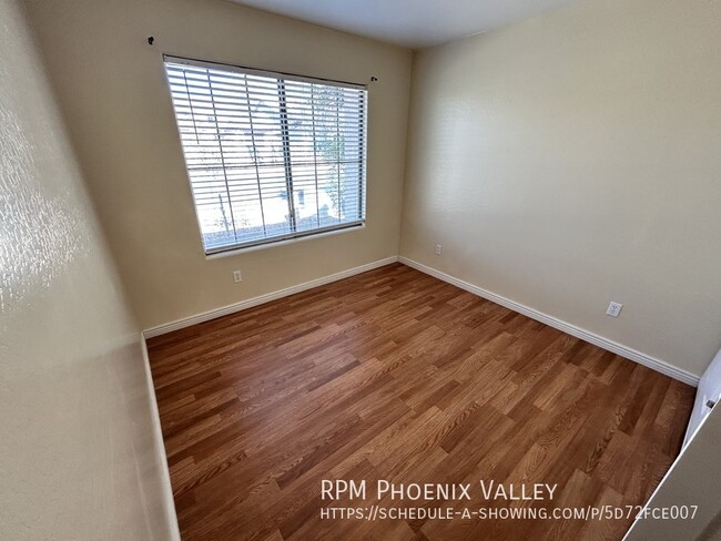 Building Photo - $150.00 off 1st Month Rent - 4 Bed / 2 Bat...