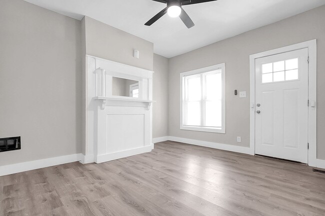 Building Photo - REDUCED - Newly Updated 2 Bedroom Home $950 RENT