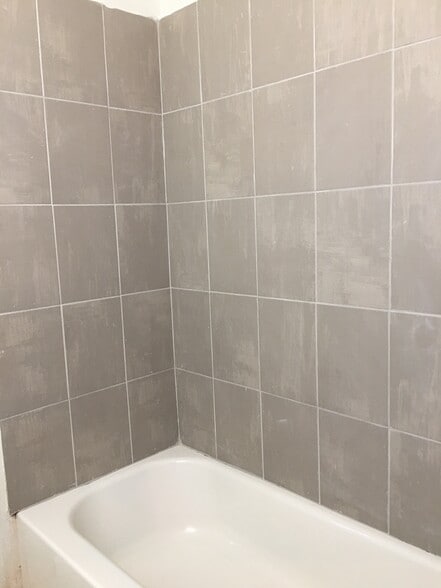 Building Photo - 1216 N Augusta Ave