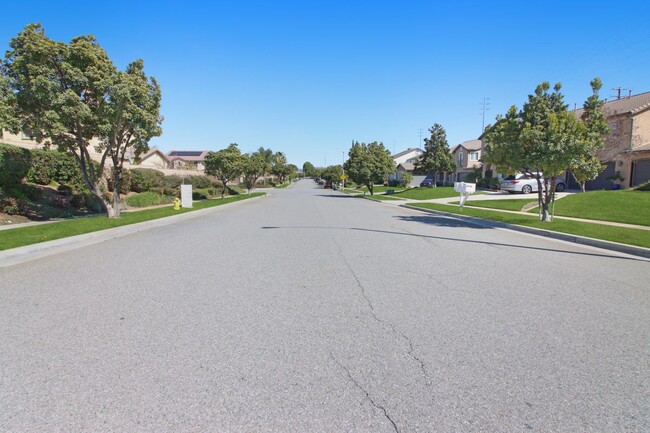 Building Photo - 1212 Lavendar Way
