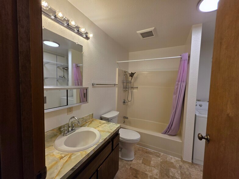 Building Photo - 4025 Delta Dr