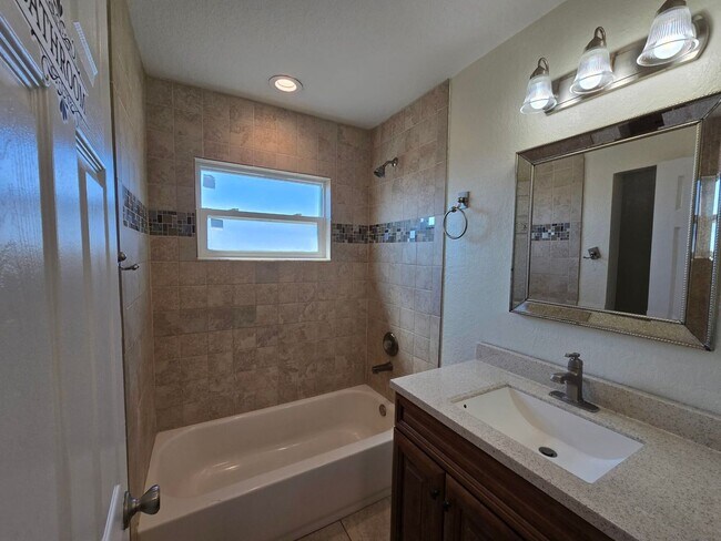 Building Photo - Charming 2-Bedroom Home with Countryside Views and Modern Amenities