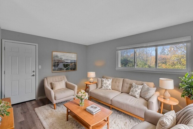 Building Photo - Barat Ave Apartments