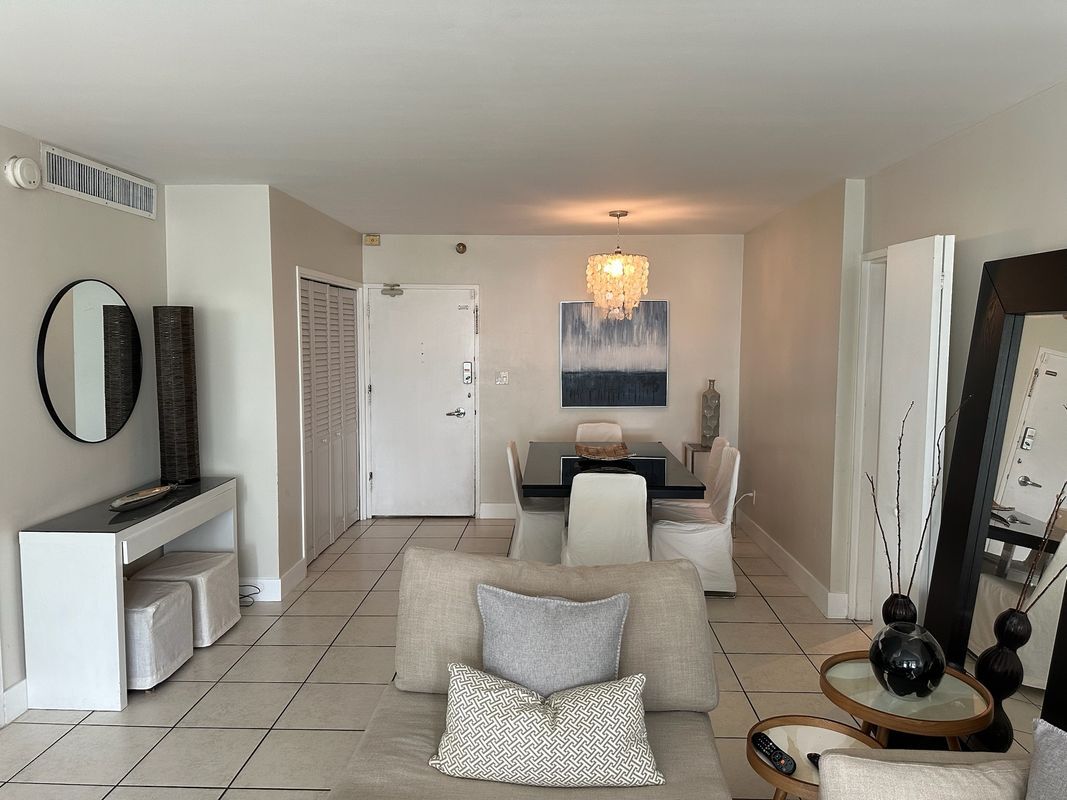 Building Photo - 5161 Collins Ave