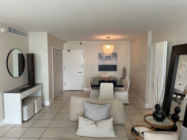 Building Photo - 5161 Collins Ave