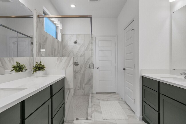 Building Photo - 338 Langhorne Bnd