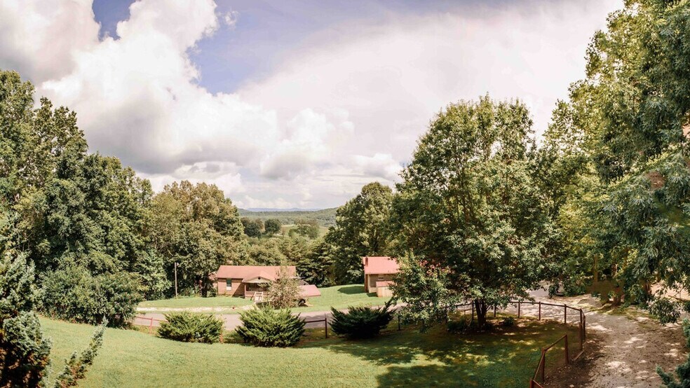 Building Photo - 264 Oak St