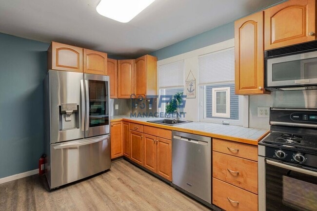 Building Photo - 32 Barberie Ave