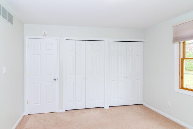 Building Photo - 6868 Crane Rd