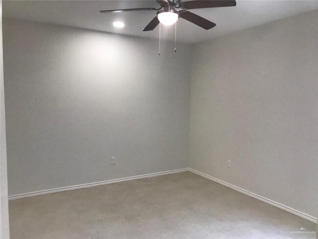 Building Photo - 13 Magdalena St